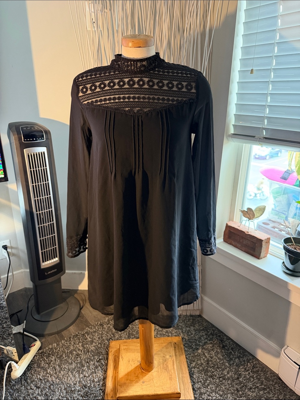 Ya Los Angeles Black Lace Yoke Long Sleeve Dress - Picture 3 of 8